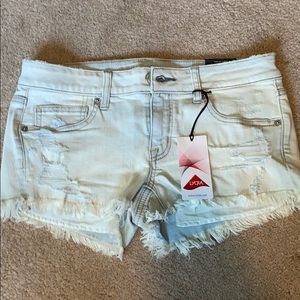 New with tags AE Distressed Super Low Shortie